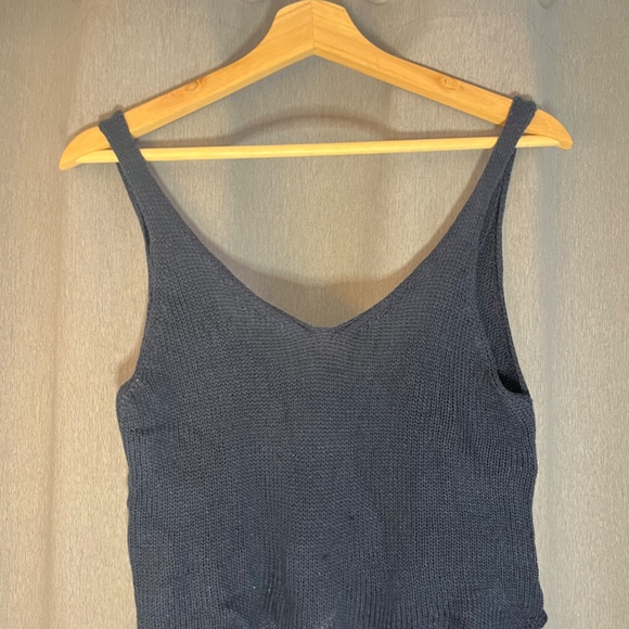 The Hanger - Knit cropped v-neck top - Picture 3 of 5